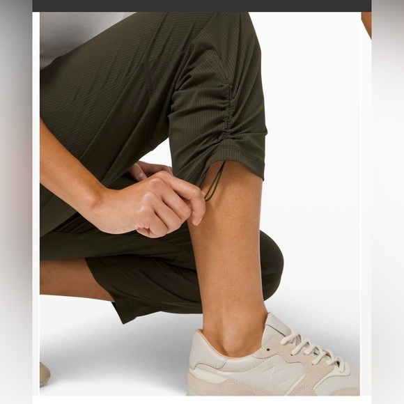 Lululemon Beyond The Studio 7/8 Pant 24” in Dark Olive , size 2 - Picture 11 of 14